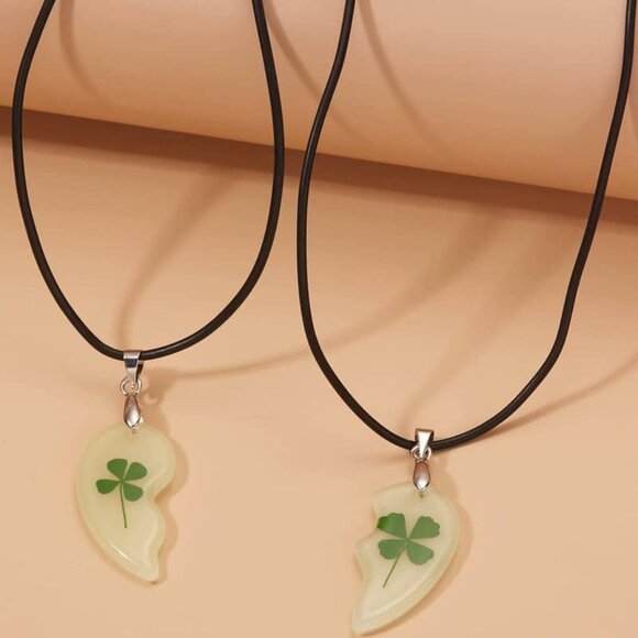 ๐ Glow-in-the-Dark Clover Heart Couple Necklace Set ๐ 2-Piece BFF Gift - Picture 2 of 4